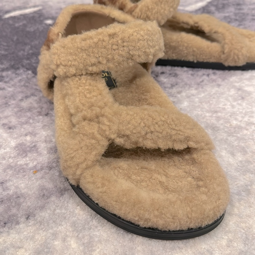 Cozy Fendi Slippers authentic
